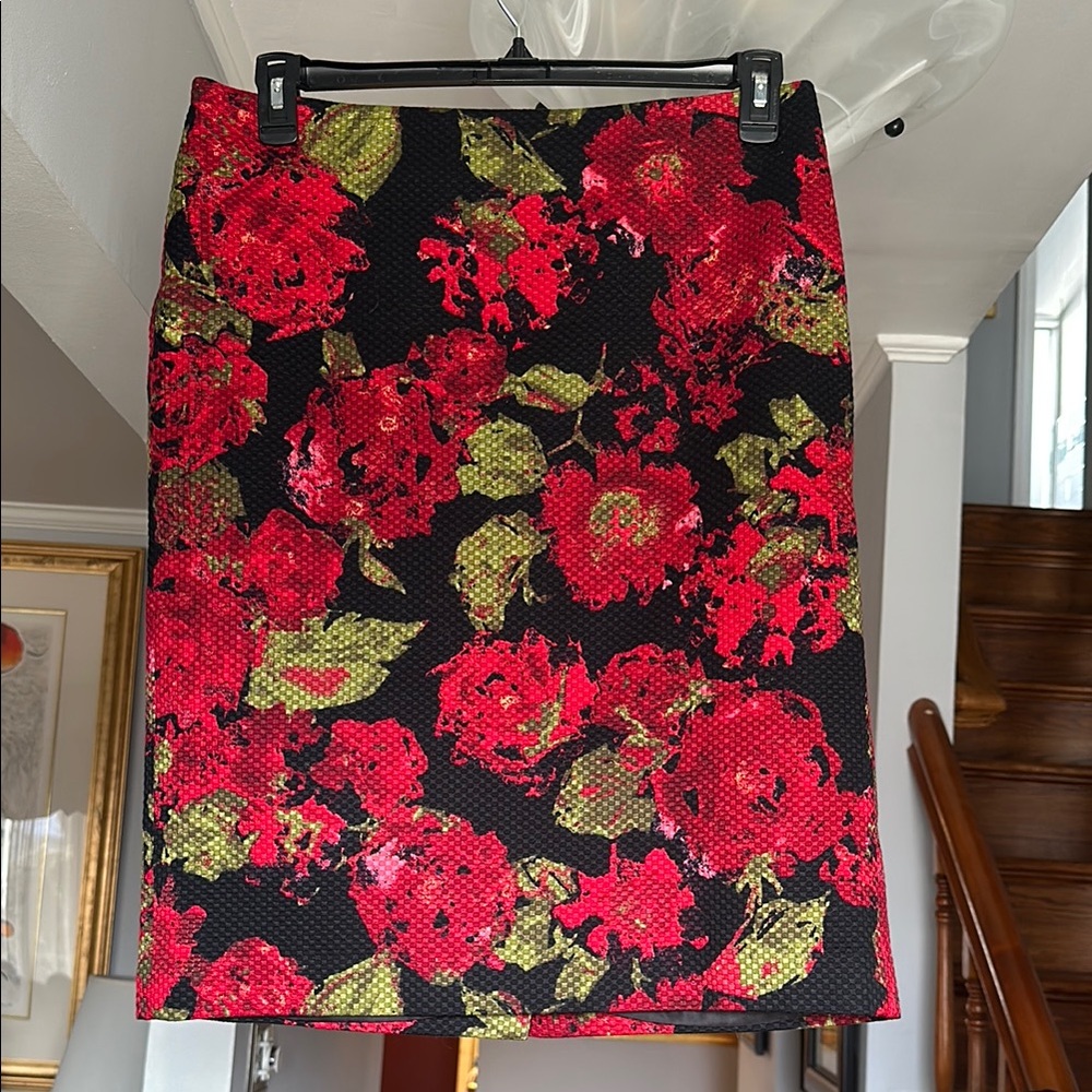 Gorgeous Talbots Red and Black Floral Pencil Skirt Sz 12